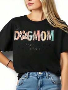 Esta camiseta gráfica "Madre de Perro Lleva Su Corazón en la Manga" es para amantes de las mascotas y dueños de perros. Ropa casual para mujeres, regalo perfecto para madres de perros y entusiastas de los animales. Estilo vintage urbano, unisex, de algodón 100%, manga corta, cuello redondo. - Negro - Ver 3