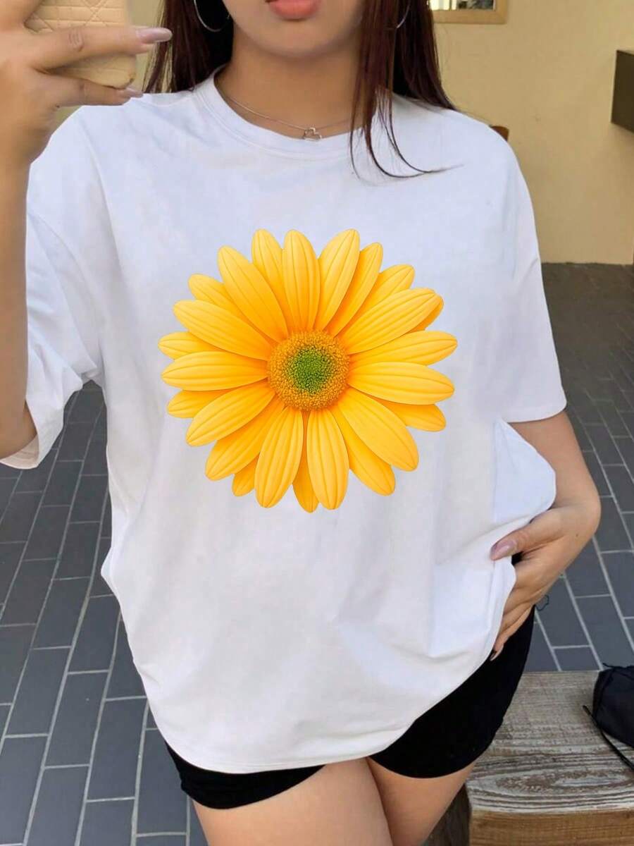 Camiseta de manga corta holgada para mujer de talla grande Premium - Blanca con estampado de girasoles amarillos grandes en el pecho, camiseta ligera de cuello redondo, top casual holgado de verano, adecuada para primavera y otoño, camiseta con estampado de margaritas (lavable a máquina), talla grande ecológica. - Blanco - Ver 1