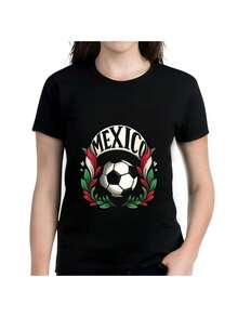 Camiseta de manga corta para hombre con un gráfico llamativo de MÉXICO sobre una pelota de fútbol y hojas decorativas rojas y verdes. - Negro - Ver 6