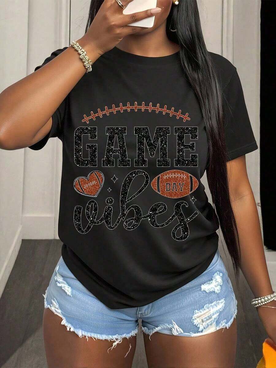 Camisetas gráficas de manga corta para mujer, camiseta de "Touchdown Season Football Mom", camiseta de talla grande para el día del partido de fútbol americano para mamá amante del fútbol, ropa para fanáticos de los deportes de la temporada de fútbol, camiseta con lazo coqueta y gráfico de fútbol, camiseta "In My Football Mom Era", camiseta de "Touchdown Football Club", regalo de cumpleaños y Navidad para mamá amante del fútbol, camisetas vintage. - Negro - Ver 1