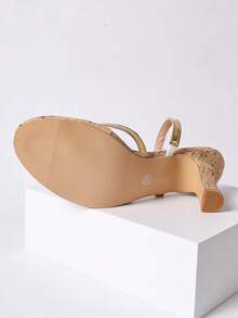 2026夏季新款时尚百搭优雅女式高跟鞋,圆头喇叭跟,树皮纹理,适合日常通勤、户外活动、办公室、校园、教师、正式场合、派对、舞蹈等场合。 - 金色 - 查看 6