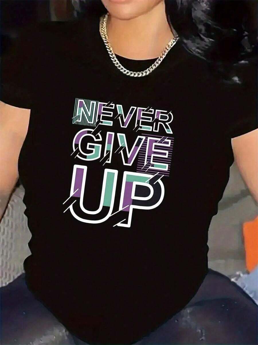 Camiseta CasualA con diseño 'Never Give Up', ideal para sesiones de gimnasio, resistente y cómoda, adecuada para uso casual en casa o en la oficina, una prenda moderna y ligera para uso diario para mujeres. - Negro - Ver 1