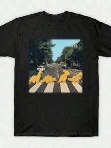 Camiseta informal personalizada para hombre con gráfico de pollo y dinosaurios - Algodón suave, negra con diseño de dinosaurios cruzados amarillos, manga corta, cuello redondo, perfecta para salidas de verano, ropa de dinosaurios - Estilo vintage urbano unisex, camiseta holgada de algodón de manga corta con cuello redondo. - Negro - Ver 1