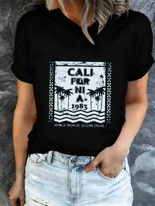 Esta camiseta negra con estampado presenta las palmeras de California de 1983 y una excelente opción para mujeres. perfecta para la primavera y el otoño, ofreciendo un estilo moderno y actual para el uso diario y salidas de fin de semana. Está hecha de tela suave. -Camiseta unisex de algodón, manga corta, cuello redondo, estilo vintage urbano. - Negro - Ver 6