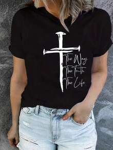 Camiseta única con diseño Y2K de cruz estilizada y frases significativas para expresar tu fe, hecha con materiales de alta calidad para comodidad y estilo en cualquier ocasión, perfecta para quienes buscan  modernas y un toque espiritual. - Negro - Ver 1
