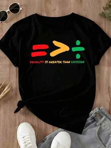 Camiseta Casual para Mujer con Estampado del Símbolo Matemático de Igualdad Es Mayor Que División para Uso Diario y Atuendos Distintivos - Negro - Ver 2