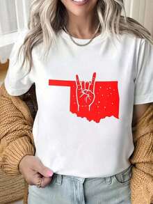 Camiseta de manga corta con cuello redondo para mujer, diseño rojo con mapa del estado de Oklahoma y señal de mano, camiseta negra. Los estampados divertidos son adecuados para fiestas navideñas, actividades deportivas, fiestas de vacaciones, salidas, deportes y otros regalos navideños. Ropa fresca de verano para mujer. - Blanco - Ver 1