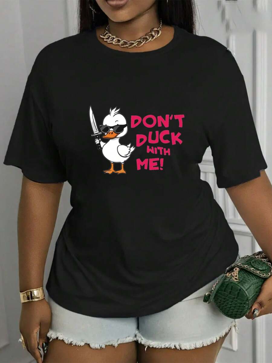 Suave, transpirable y ligera para comodidad durante todo el día. Camiseta casual de manga corta para mujer, estampada con las palabras "No te escondas conmigo".Corte holgado, cuello redondo, - Negro - Ver 1