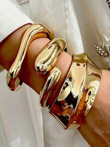 Conjunto de 3 pulseiras douradas vintage com design amplo e exagerado, elegantes e modernas, com formato assimétrico e suave de gota d'água, perfeitas para mulheres. Ideais para o dia a dia, encontros, deslocamentos, viagens e muito mais. - ouro1 - Ver 2