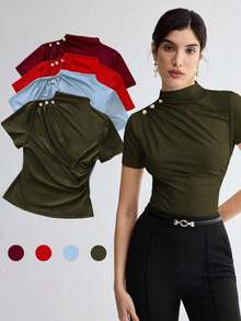 Nueva camiseta de mujer de cuello redondo de unicolor para primavera/verano, con fruncido en los hombros y decoración de botón de metal en la cintura para estilizar la figura, adecuada para ir a la oficina, eventos sociales, el Día de la Madre, fi - Verde militar - Ver 2