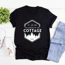 "Coming To The Cottage" T-Shirt Inspired By Hockey And Romance, Heated Rivalry T-Shirt, Booktok T-Shirt, Unisex Short-Sleeve T-Shirt For Outdoor Activities. - 黑色 - 查看 1