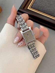 1 chiếc đồng hồ nữ mặt vuông bằng thép không gỉ màu bạc cổ điển, kiểu dáng tối giản, thanh lịch, sang trọng, nhỏ nhắn, máy quartz, phù hợp để đeo hàng ngày, dự tiệc và các dịp khác. - Bạc - Xem 2