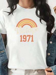 1 pieza, 100% algodón puro, nuevo estilo de verano, 1 pieza, camiseta gráfica para mujer, regalo de San Valentín, camisetas gráficas para el Día de San Valentín, tops de verano, estampado gráfico, camiseta vintage para mujer con patrón retro de arcoíris de 1971, camiseta de algodón puro suave y transpirable, con el audaz texto "Vintage 1971", camiseta vintage, adecuada para uso diario informal y eventos temáticos, top cómodo y bien ajustado para mujer para todas las estaciones, moda de verano, cuello redondo clásico, material cómodo, camiseta de manga corta, nueva camiseta favorita de los entusiastas de la moda, elegante, 100% algodón, transpirable, suave, estilo casual, cuello redondo, camiseta para uso diario. Lavable a máquina. Un regalo para familiares, hermanos, amigos, padres o maestros. 180g 100% algodón, los diseños están impresos. Unisexo. - Blanco - Ver 1