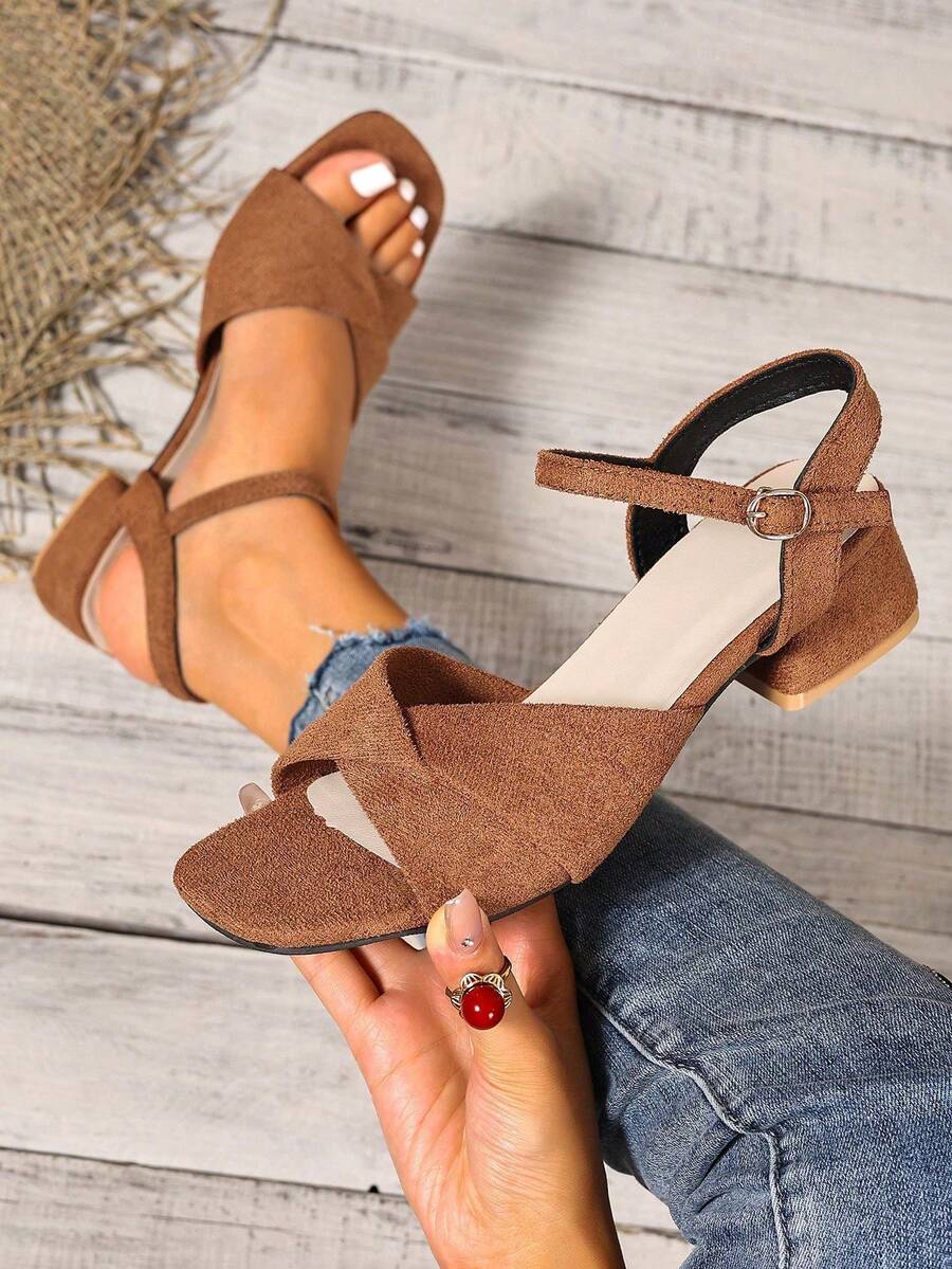Sandal Wanita Ujung Persegi dengan Hak Tebal dan Tali, Sepatu Hak Sedang Minimalis Serbaguna untuk Aktivitas Luar Ruangan - Coklat - View 1