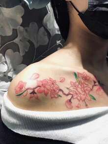 1张纹身贴纸，新款中国风粉色樱花枝，横版，美观清新艺术临时纹身贴纸，可水洗，PVC材质，一次性，防水防汗，适用于手臂、腰部、腹部、背部、腿部，不反光，逼真纹身效果，适合所有人，日常使用，可持续3-5天 - 彩色 - 查看 5