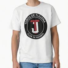 Camiseta clásica de Toros de TijuanaEsta camiseta de algodón de 220 gramos es la combinación perfecta de comodidad y moda para cualquier aficionado al fútbol. Esta camiseta, especialmente diseñada para hombres y mujeres, utiliza tejidos suaves y transpirables para crear un ajuste fascinante y es ideal para días de competición o ropa casual. Hecho de algodón de alta calidad, duradero y suave al tacto. Ya sea que apoyes a tu equipo favorito, participes en un partido de ocio o disfrutes de un día relajado, esta camiseta multifuncional es el último complemento de tu armario. - Negro - Ver 6