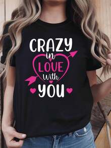Women's T-Shirt "CRAZY In LOVE With YOU" With Heart And Arrow Print, Perfect For Valentine's Day Dates, Casual Outings As A Couple, With A Romantic And Fun Short Sleeve Design For Everyday Wear. - 黑色 - 查看 6