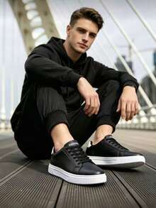 加大码男士黑白休闲运动鞋，尺码 36-45，多功能套脚运动鞋，防滑运动皮鞋，耐用柔软皮革鞋面，透气休闲滑板鞋（女士款） - 黑與白 - 查看 4