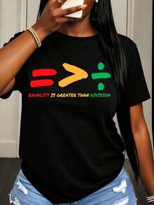 Camiseta Casual para Mujer con Estampado del Símbolo Matemático de Igualdad Es Mayor Que División para Uso Diario y Atuendos Distintivos - Negro - Ver 1
