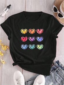 Camiseta única y colorida con diseño de corazones en tonos vibrantes estilo y2k ideal para quienes buscan destacar. Perfecta para cualquier ocasión, esta T-shirt es un must-have para los amantes de la moda en México. Celebra tu originalidad con esta pieza única. - Negro - Ver 1