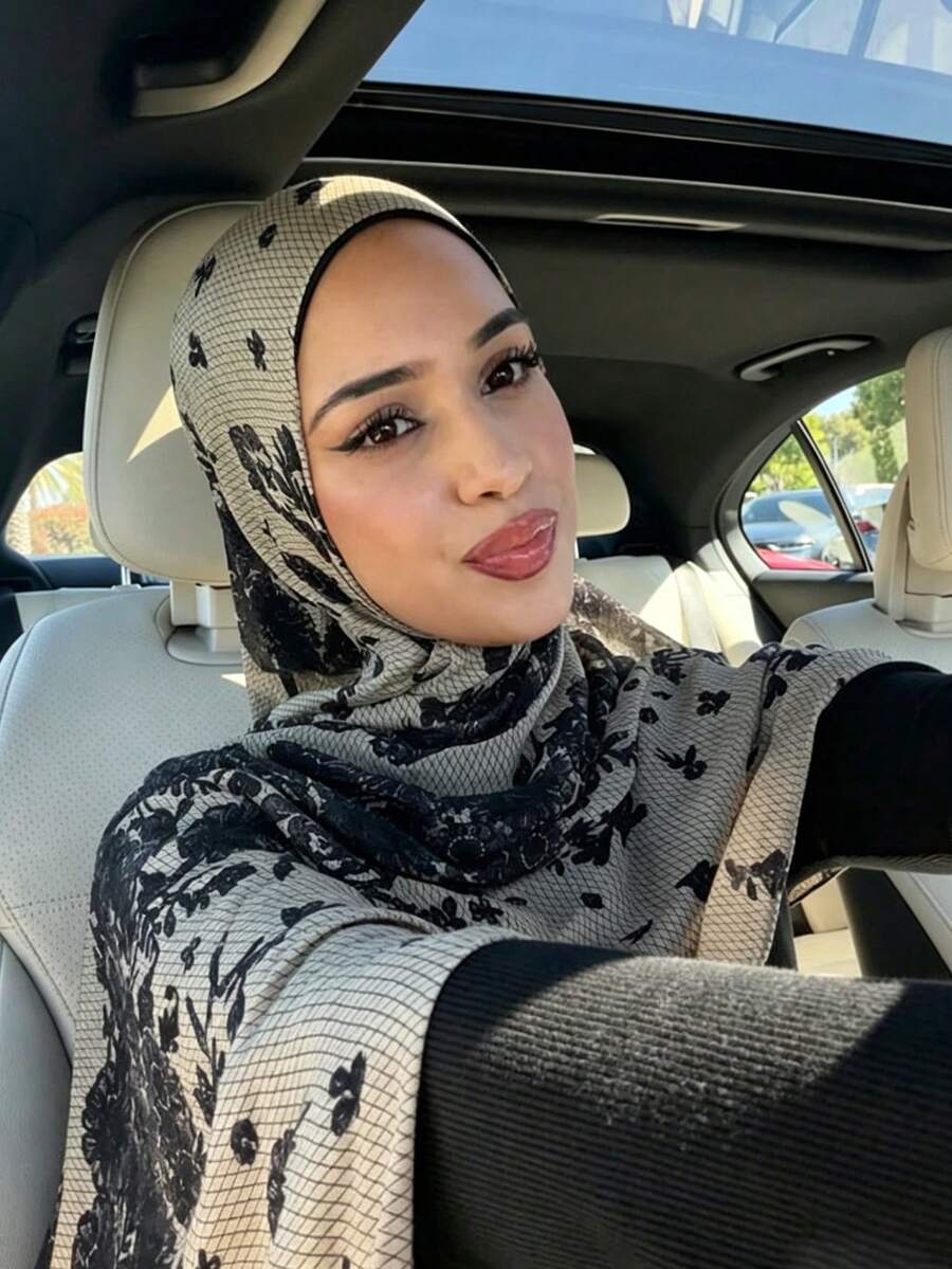 A Women's Bohemian-Style Single-Sided Printed Scarf, Made Of Lightweight Silk Chiffon, Featuring Sun Protection Function, Multi-Purpose Long Shawl, Suitable For Daily Use In All Seasons - Multicolor - View 1