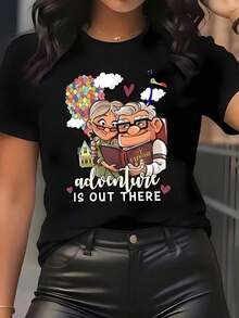 Camiseta estampada popular para mujer con licencia oficial, que muestra a una pareja mayor de aventuras con una casa de globos.Esta camiseta casual de manga corta y cuello redondo es elegante, cómoda y versátil, perfecta para primavera y verano. - Negro - Ver 1