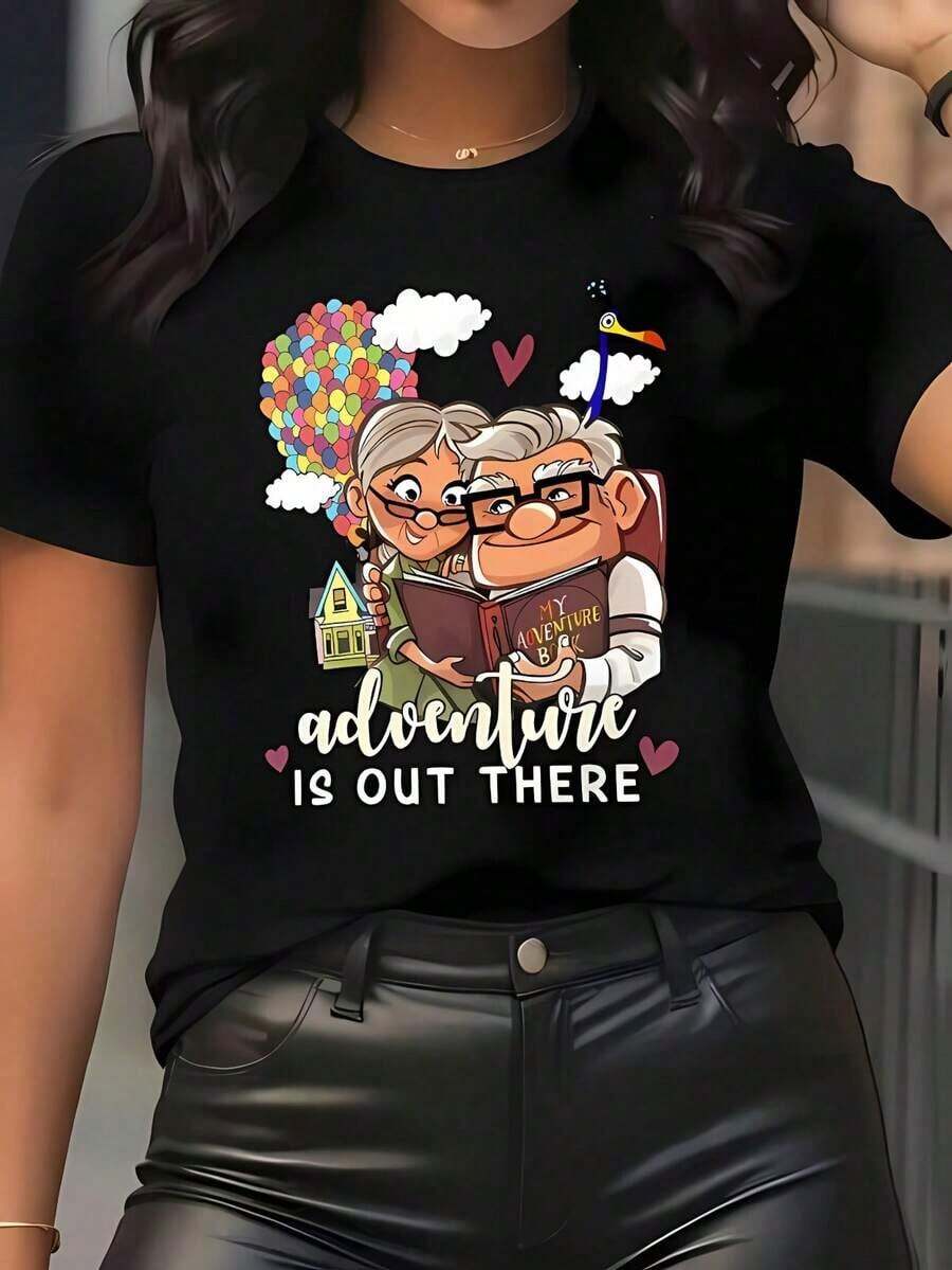 Camiseta estampada popular para mujer con licencia oficial, que muestra a una pareja mayor de aventuras con una casa de globos.Esta camiseta casual de manga corta y cuello redondo es elegante, cómoda y versátil, perfecta para primavera y verano. - Negro - Ver 1