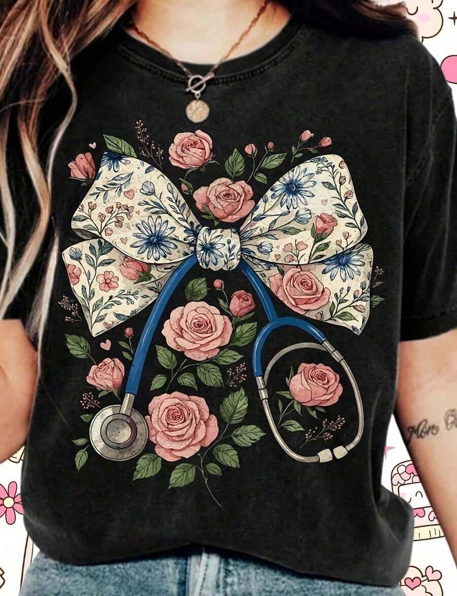 Camiseta de Algodón Grueso de 220g con Estampado Floral Coqueta, Lazo y Estetoscopio de Enfermera - Descarga Digital.Camiseta de Algodón Puro de Alta Calidad con Estampado Minimalista, Tejido Suave y Transpirable, Cómoda y Holgada, Adecuada para Uso Diario, Ideal para Vestimenta Casual de Oficina, Apariencia Diaria de Primavera y Verano, Diseño Elegante y Divertido, Ropa de Hombre Transpirable y Cómoda. - Negro - Ver 1