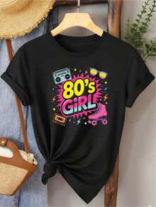 Camiseta única Y2K para chicas con diseño vibrante de los años 80, incluye gráficos retro de patinadoras y tecnología vintage, perfecta para los amantes de la moda actual y nostálgica, destaca en cualquier ocasión con su estilo original y colorido. - Negro - Ver 1