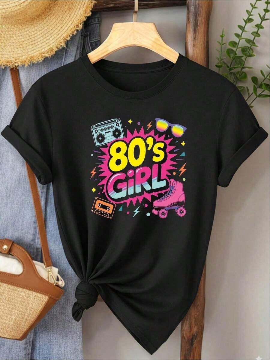 Camiseta única Y2K para chicas con diseño vibrante de los años 80, incluye gráficos retro de patinadoras y tecnología vintage, perfecta para los amantes de la moda actual y nostálgica, destaca en cualquier ocasión con su estilo original y colorido. - Negro - Ver 1