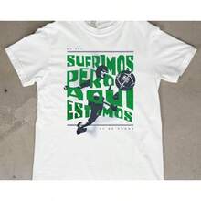 Camiseta de Fútbol de México para la Copa Mundial 2026 "Sufrimos, Pero Aquí Estamos" |   Camiseta El Tri Fan |   Camiseta Vintage con Gráfico de Fútbol - Negro - Ver 1
