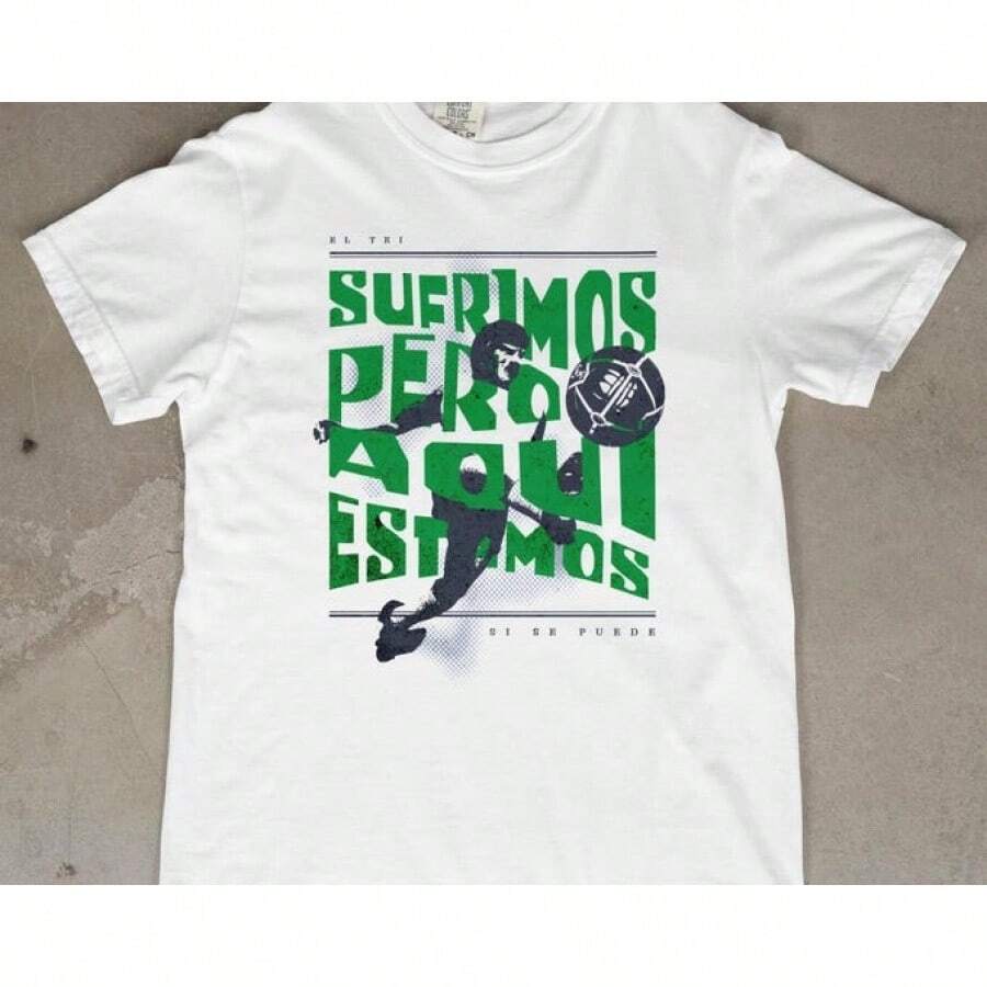 Camiseta de Fútbol de México para la Copa Mundial 2026 "Sufrimos, Pero Aquí Estamos" | Camiseta El Tri Fan | Camiseta Vintage con Gráfico de Fútbol - Negro - Ver 1
