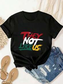 Camiseta Gráfica de Manga Corta con Estampado "THEY NOT LIKE US" para Mujer, Camiseta de Verano para Mujer, Moderna, Casual, Cómoda y Suave para Deportes al Aire Libre y Fitness, Cuello Redondo, Manga Corta, Estilo Vintage. - Negro - Ver 7
