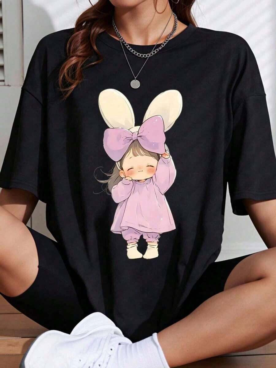 Oversized T-Shirt With Cute Bunny Print, Black Cartoon Rabbit Design With Pink Bow And Dress For Casual Wear And Everyday Outfits. Suitable As A Gift. Women's T-Shirt. Elegant Blouses. Boho Chic. Soft, Breathable, And Comfortable Women's Top, Ideal For Spring, Summer, And Autumn, Perfect For Vacations, Travel, And Everyday Wear. - 黑色 - 查看 1