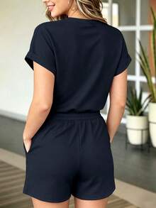 春夏秋女款純色圓領短袖T恤與彈性腰抽繩短褲套裝，極簡運動休閒優雅風 - 藏青46 - 查看 7