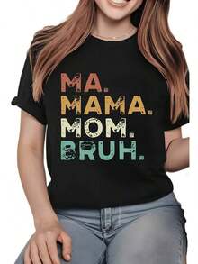 Camiseta única con diseño divertido que destaca las palabras Ma Mama Mom Bruh perfecta para el estilo y2k en México ideal para quienes aman la moda urbana y la cultura moderna disponible en varios tamaños no te quedes sin la tuya - Negro - Ver 1