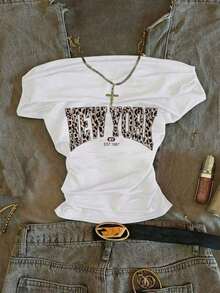 Camiseta blanca de manga corta, ajustada, con hombros descubiertos y fruncido en la cintura, estilo casual, adecuada para el verano, con estampado de leopardo y cereza - Blanco - Ver 7