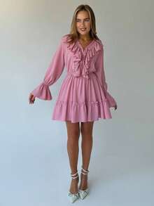 Vestido blanco cuello en V con pliegues mangas abullonadas y volantes - Rosa - Ver 2