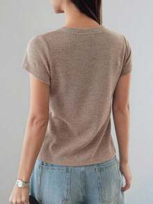 -Less Camiseta casual de manga corta con cuello en V de unicolor, estilo "Old Money", ropa de trabajo de verano para mujer de negocios casuales - Caqui - Ver 4