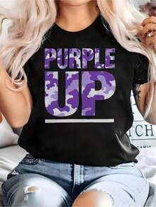 Camiseta única Y2K con diseño destacado de letras moradas y camuflaje en color púrpura perfecta para lucir con estilo moderno y vibrante ideal para expresar tu personalidad y amor por la moda urbana. ¡No te la pierdas! - Negro - Ver 12