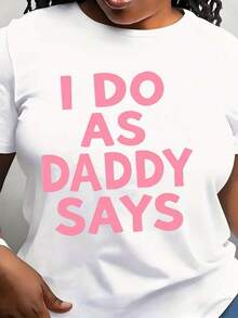 Camiseta Gráfica Moderna y Minimalista para Mujer con Estampado 'YK Hago Lo Que Dice Papá', Letras Rosadas Atrevidas, Manga Corta Cómoda, Top Casual para Atuendos Informales y Atuendos con Estilo, Camiseta con Lema Divertido para Mujer, Casual para el Día a Día - Blanco - Ver 1