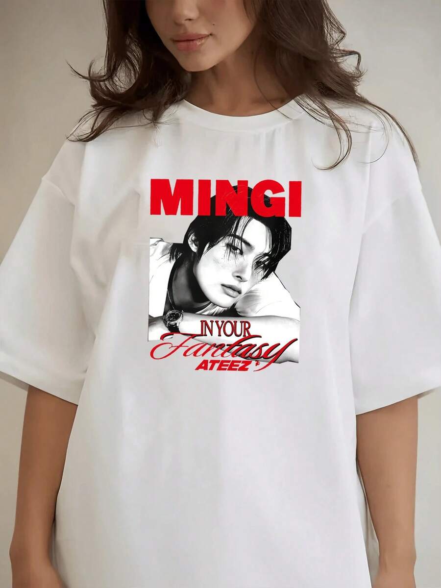 Arte Mexicano Fashion, Colección Primavera/Verano para Mujer, con un audaz esquema de colores rojo y blanco que ofrece un fuerte impacto visual. En la parte superior se muestran llamativas letras mayúsculas rojas que forman la palabra "MINGI"; en el centro se presenta una figura detallada en blanco y negro con una camiseta de algodón para la familia coordinada. - Blanco - Ver 1
