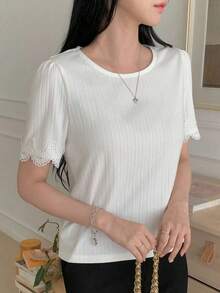 Camiseta básica de mujer de cuello redondo con ajuste holgado y puños con ribete de encaje, apta para verano y uso casual de oficina - Blanco - Ver 3