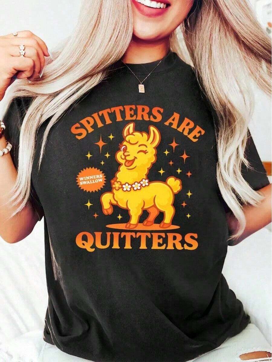 Camiseta "Spitters Are Quitters": Camiseta de humor adulto estilo rancio. Tela: Estilo callejero vintage, unisex, de algodón suelto, manga corta, cuello redondo. Blusas para mujer. blusas.blusas casuales para dama. - Negro - Ver 1