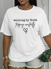 Suave, transpirable y ligera para comodidad durante todo el día. Camiseta de manga corta con cuello redondo y estampado, con el diseño "Avanza con confianza, sigue avanzando".Con un cuello redondo informal y un tejido suave y elástico, esta elegante camiseta es lavable a máquina y adecuada para todas las estaciones, lo que la convierte en un artículo imprescindible en cualquier guardarropa moderno. - Blanco - Ver 12