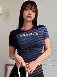 Camiseta de manga corta de mujer con estampado de letras y parches, camiseta gráfica para el verano - Azul marino - Ver 4