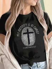 Diseño Simple y Versátil: Esta camiseta de manga corta, ligera y duradera, presenta un diseño de cruz con huella dactilar cristiana, lo que la hace perfecta para el uso diario, la iglesia o el hogar. Incluye la frase bíblica "Mi identidad es en Cristo" de 2 Corintios 5:17. Camiseta de algodón. - Negro - Ver 7