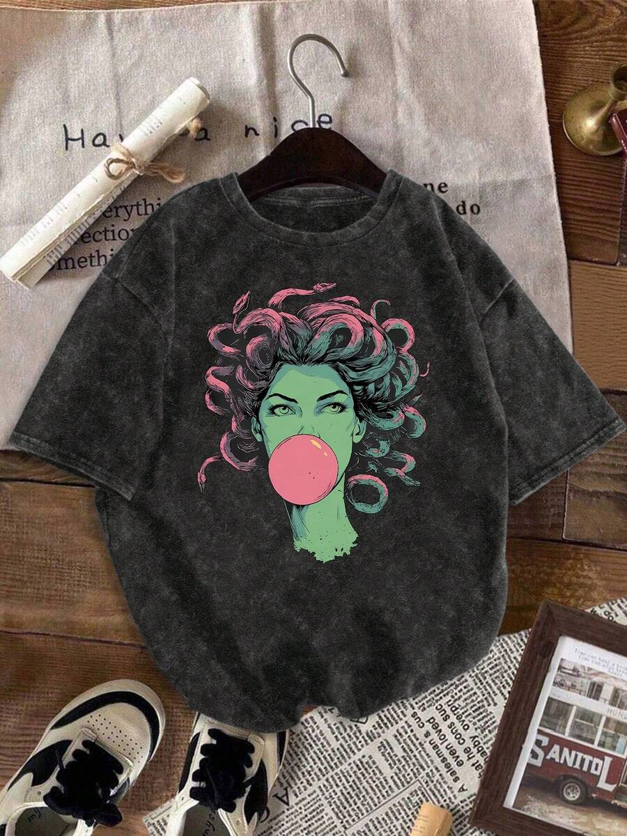Camiseta vintage con estampado de Medusa. La camiseta vintage lavada crea fácilmente un look retro casual. Adecuada para viajes diarios, salidas informales y uso regular. Ropa de mujer de estilo vintage a la moda, camiseta de algodón holgada y versátil. - Negro - Ver 1