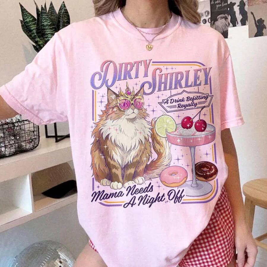 Camiseta del Club Desperado, Camiseta Gráfica del Club Princess Donut Dirty Shirley, Camiseta de Fantasy LitRPG, Regalo para Amantes de los Libros - Rosa - Ver 1