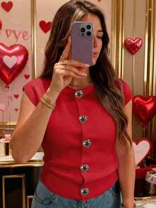 Camiseta sin mangas de punto para mujer, nueva colección primavera/verano, de estilo minimalista y elegante, con cuello redondo, diseño sin mangas, decoración con botón con forma de corazón, top corto y ajustado en color rosa, adecuado para uso casual, trabajo, viajes, citas, ceremonias de graduación y fiestas - Rojo - Ver 2